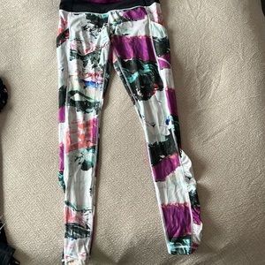 Unknown Lululemon White and Pink Swirl Legging - size 8